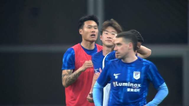 博鱼体育官网-李国旭下4主力，大连留力重庆 吕焯毅身体被碾压 阿利米不像外援